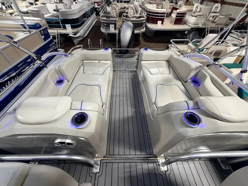 Slide: The Image of Sylvan S3 Rear Lounge with Sport Tower & 150HP Yamaha SHO VMAX 2017 - 59