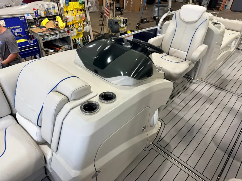 Slide: The Image of Sylvan S3 Rear Lounge with Sport Tower & 150HP Yamaha SHO VMAX 2017 - 23