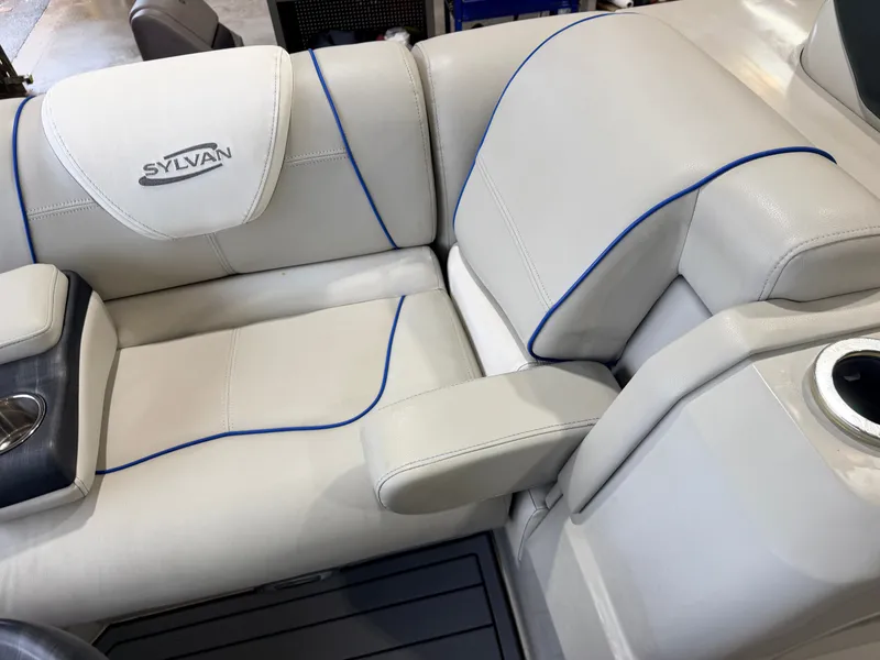 Slide: The Image of Sylvan S3 Rear Lounge with Sport Tower & 150HP Yamaha SHO VMAX 2017 - 15