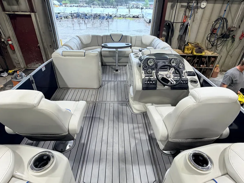 Slide: The Image of Sylvan S3 Rear Lounge with Sport Tower & 150HP Yamaha SHO VMAX 2017 - 6