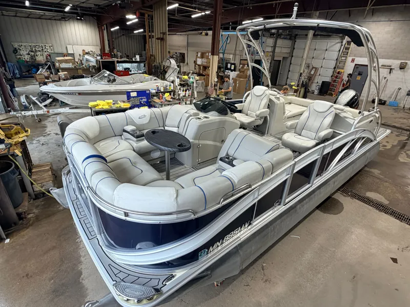 The Image of Sylvan S3 Rear Lounge with Sport Tower & 150HP Yamaha SHO VMAX 2017 - 1
