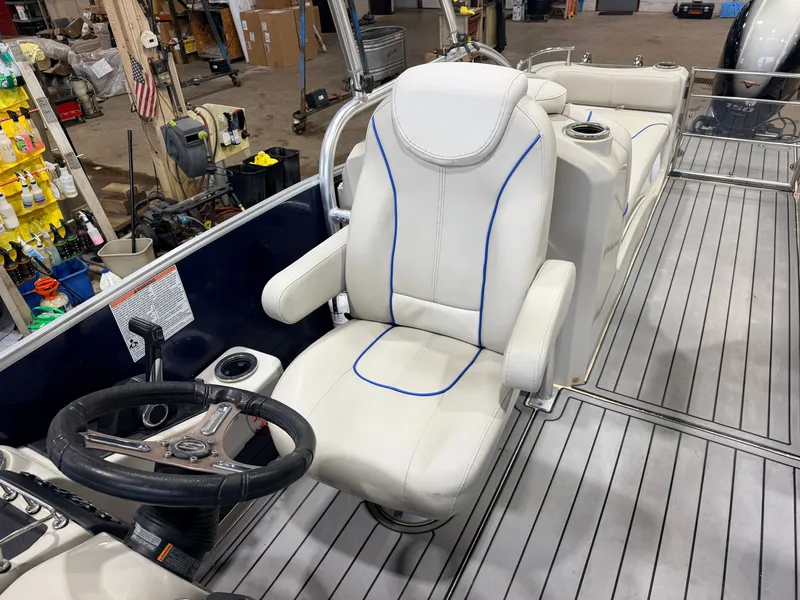 Slide: The Image of Sylvan S3 Rear Lounge with Sport Tower & 150HP Yamaha SHO VMAX 2017 - 27