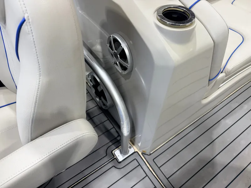 Slide: The Image of Sylvan S3 Rear Lounge with Sport Tower & 150HP Yamaha SHO VMAX 2017 - 41