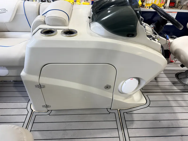 Slide: The Image of Sylvan S3 Rear Lounge with Sport Tower & 150HP Yamaha SHO VMAX 2017 - 24