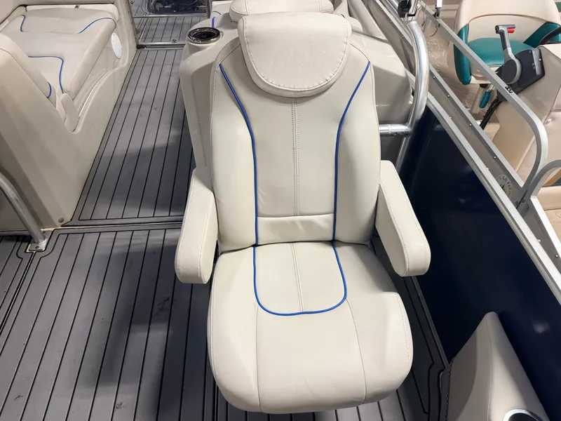 Slide: The Image of Sylvan S3 Rear Lounge with Sport Tower & 150HP Yamaha SHO VMAX 2017 - 45