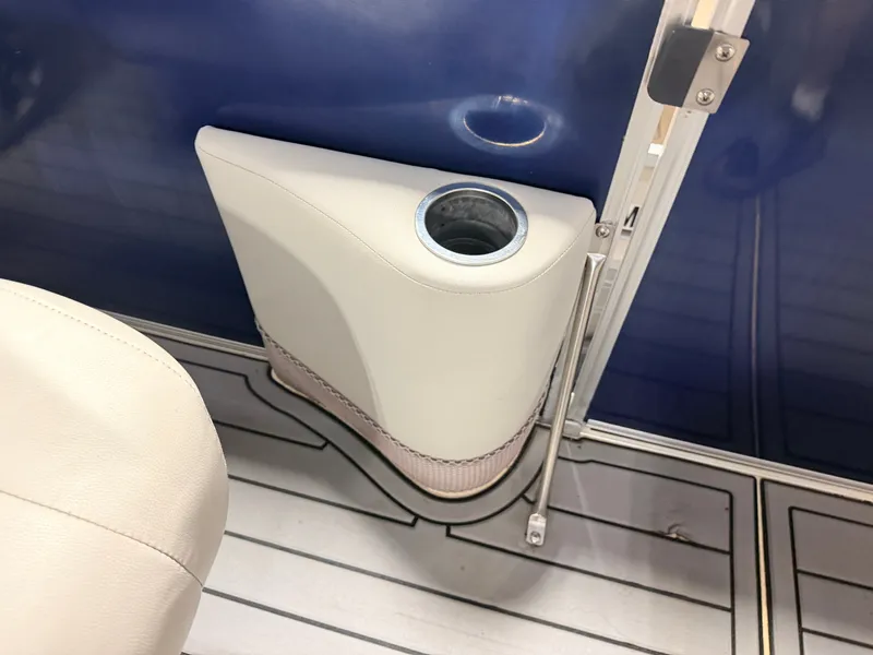 Slide: The Image of Sylvan S3 Rear Lounge with Sport Tower & 150HP Yamaha SHO VMAX 2017 - 46