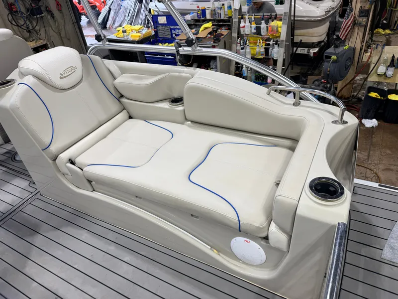 Slide: The Image of Sylvan S3 Rear Lounge with Sport Tower & 150HP Yamaha SHO VMAX 2017 - 54
