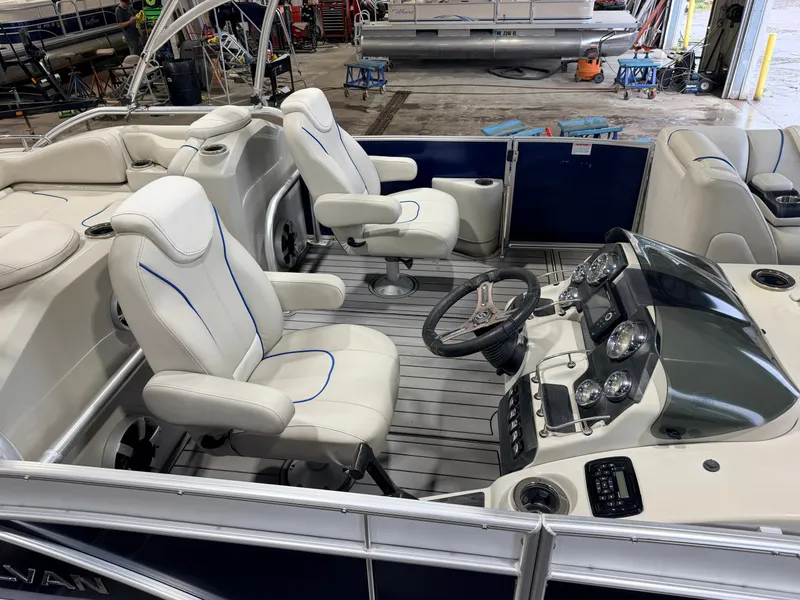Slide: The Image of Sylvan S3 Rear Lounge with Sport Tower & 150HP Yamaha SHO VMAX 2017 - 42