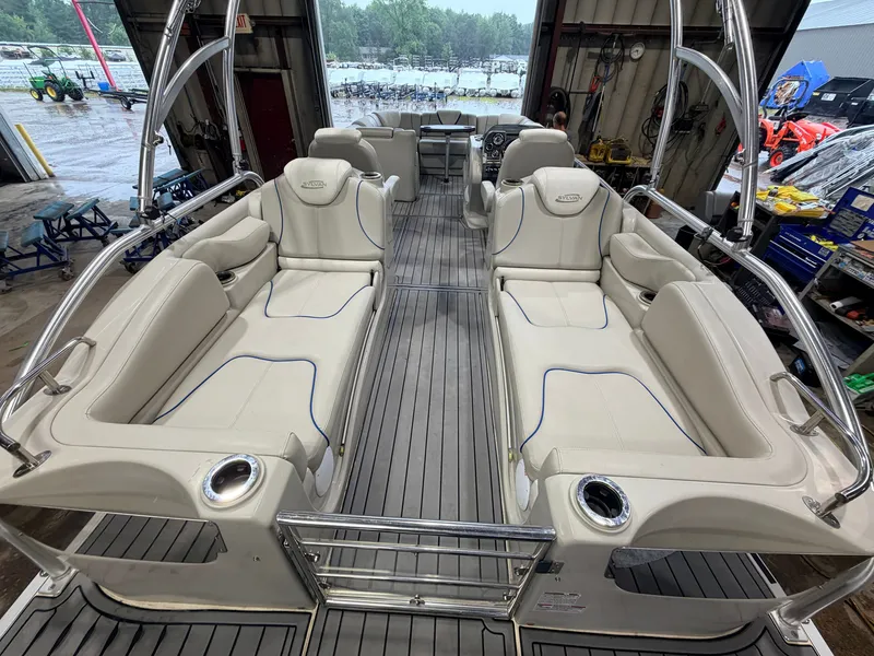 Slide: The Image of Sylvan S3 Rear Lounge with Sport Tower & 150HP Yamaha SHO VMAX 2017 - 8