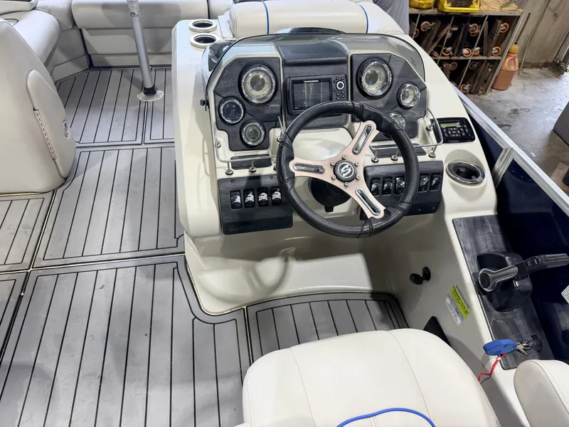 Slide: The Image of Sylvan S3 Rear Lounge with Sport Tower & 150HP Yamaha SHO VMAX 2017 - 28