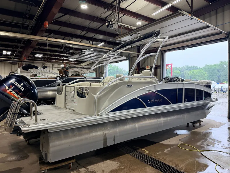 Slide: The Image of Sylvan S3 Rear Lounge with Sport Tower & 150HP Yamaha SHO VMAX 2017 - 68