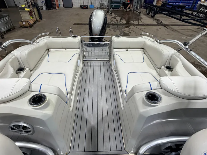 Slide: The Image of Sylvan S3 Rear Lounge with Sport Tower & 150HP Yamaha SHO VMAX 2017 - 9