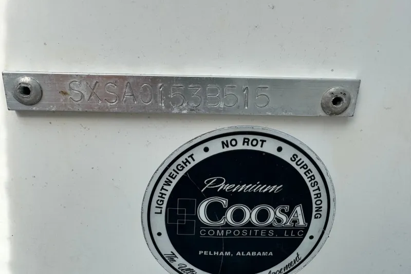 Slide: The Image of 2015 Sea Hunt Ultra 235SE boat with Coosa Composites label and serial number SXSA0153B515. - 47