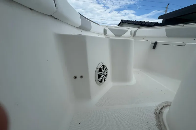 Slide: The Image of 2015 Sea Hunt Ultra 235SE boat interior with speaker, white upholstery, and clear sky. - 39