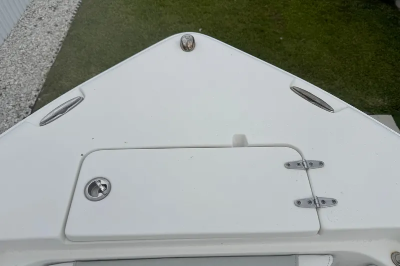 Slide: The Image of Bow of a 2015 Sea Hunt Ultra 235SE boat with storage compartment. - 32