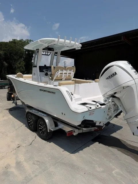 Slide: The Image of Sportsman Heritage 231 Center Console 2026 - 7