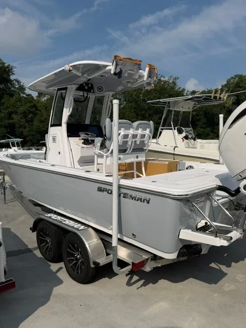 Slide: The Image of Sportsman Masters 247OE Bay Boat 2026 - 5