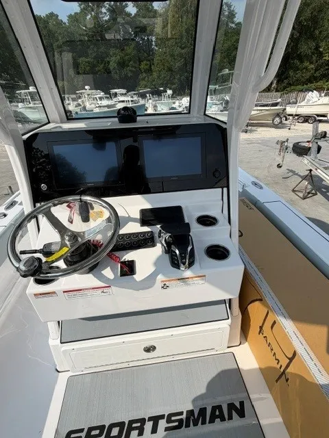 Slide: The Image of Sportsman Masters 247OE Bay Boat 2026 - 12