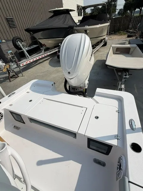 Slide: The Image of Sportsman Masters 247OE Bay Boat 2026 - 2