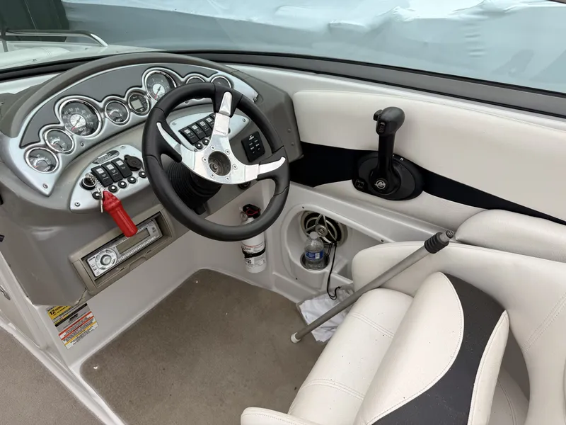 Slide: The Image of Crownline Boats 240 LS 2008 - 8