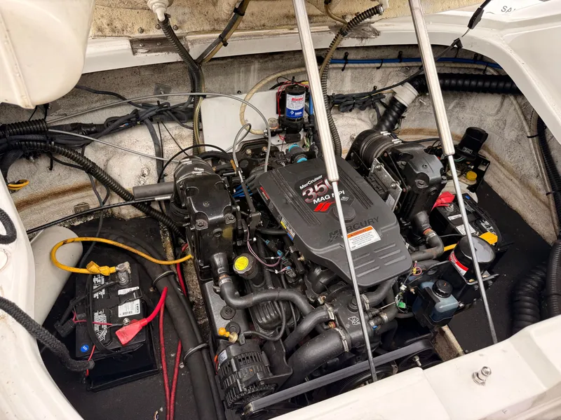 Slide: The Image of Crownline Boats 240 LS 2008 - 12