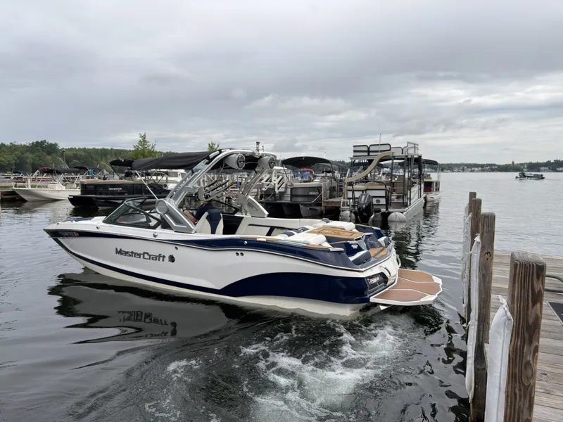 Slide: The Image of MasterCraft X24 2022 - 4