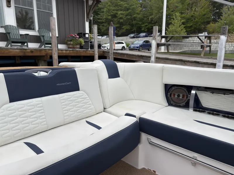 Slide: The Image of MasterCraft X24 2022 - 21