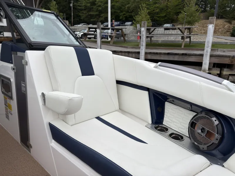 Slide: The Image of MasterCraft X24 2022 - 17