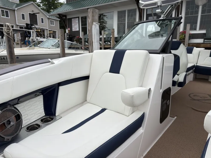 Slide: The Image of MasterCraft X24 2022 - 12