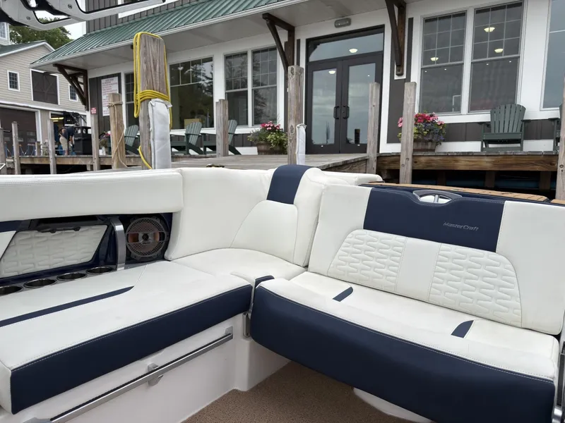 Slide: The Image of MasterCraft X24 2022 - 14