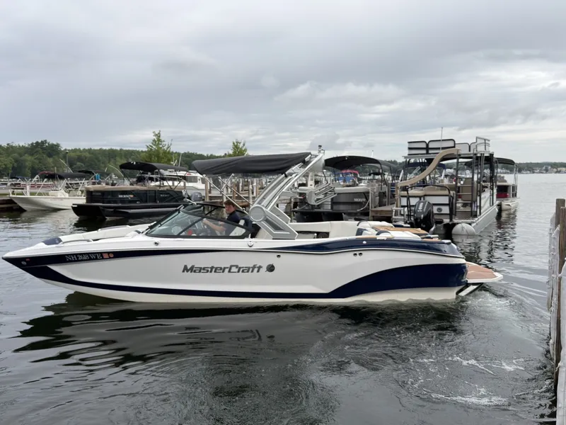 Slide: The Image of MasterCraft X24 2022 - 10