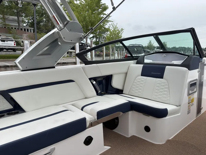 Slide: The Image of MasterCraft X24 2022 - 20