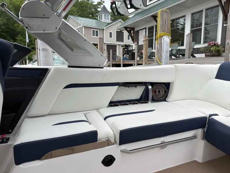 Slide: The Image of MasterCraft X24 2022 - 11