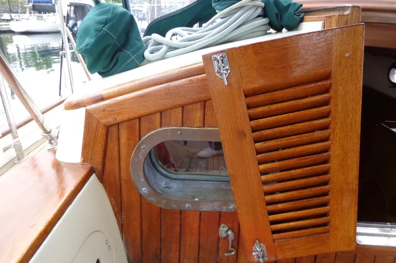 Slide: The Image of Wooden hatch detail on 1988 Ta Shing Tashiba Cutter sailboat, featuring polished finish and nautical elements. - 19