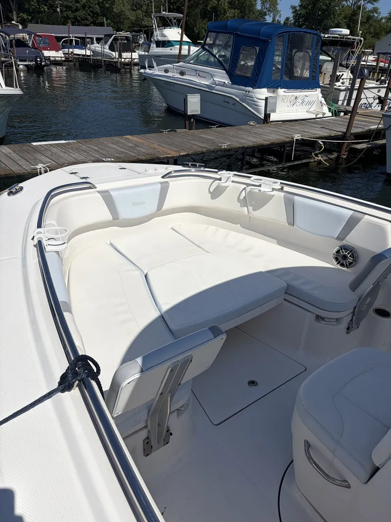 Slide: The Image of Robalo R 272 2022 - 6