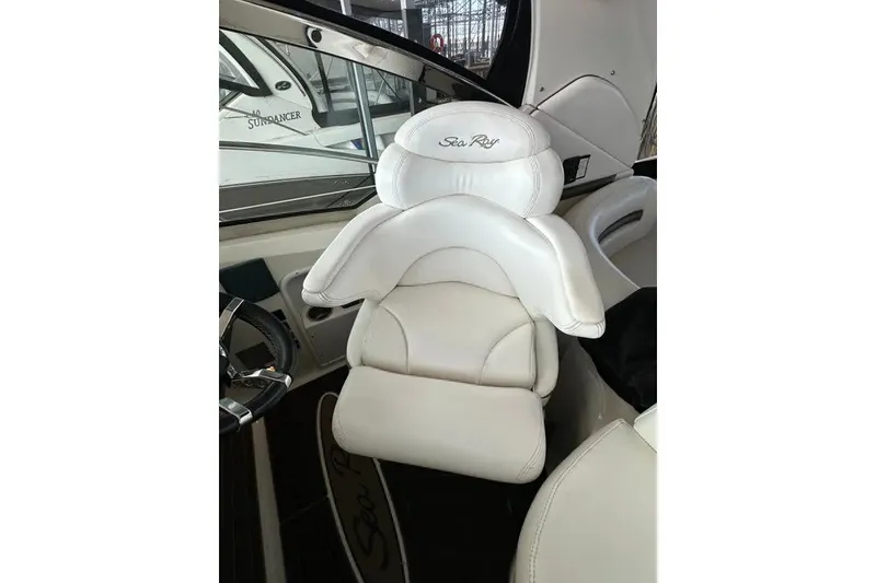 Slide: The Image of White leather captain's chair on 2006 Sea Ray 44 Sundancer yacht. - 34