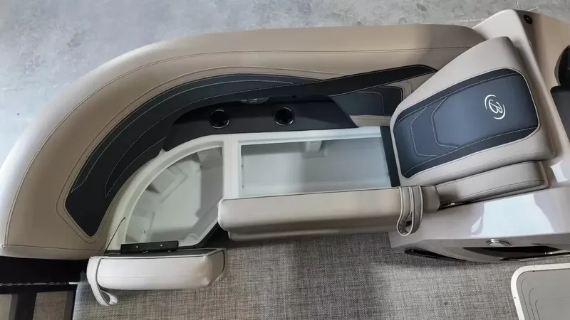 Slide: The Image of Barletta Cabrio 22UC 2027 - 28