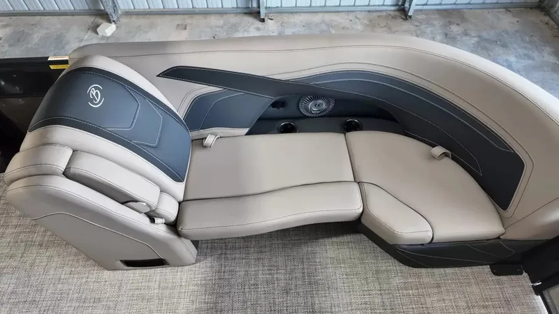 Slide: The Image of Barletta Cabrio 22UC 2027 - 23