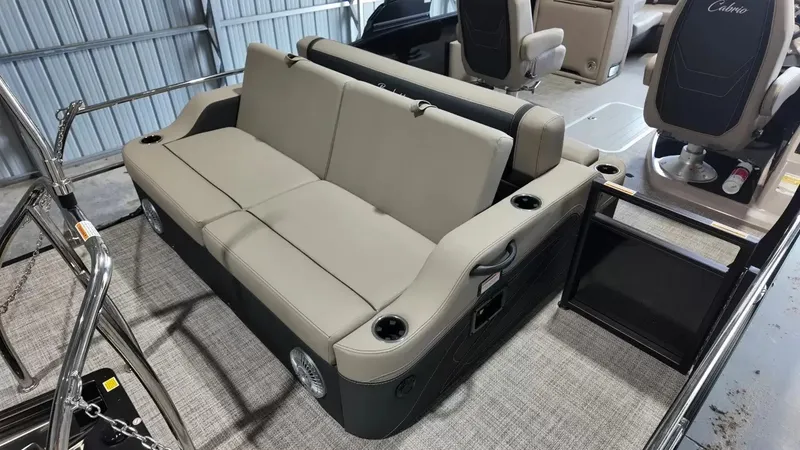 Slide: The Image of Barletta Cabrio 22UC 2027 - 52