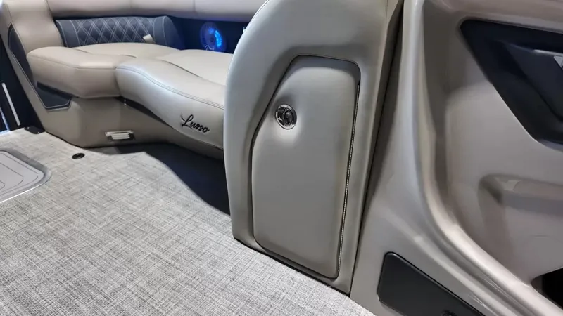 Slide: The Image of Barletta Lusso 23UA 2027 - 32