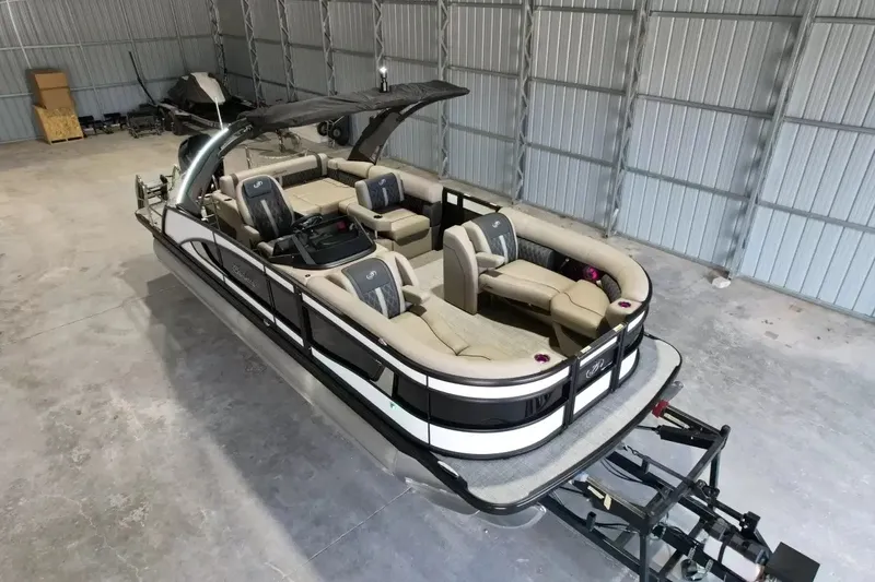 Slide: The Image of Barletta Lusso 23UA 2027 - 18