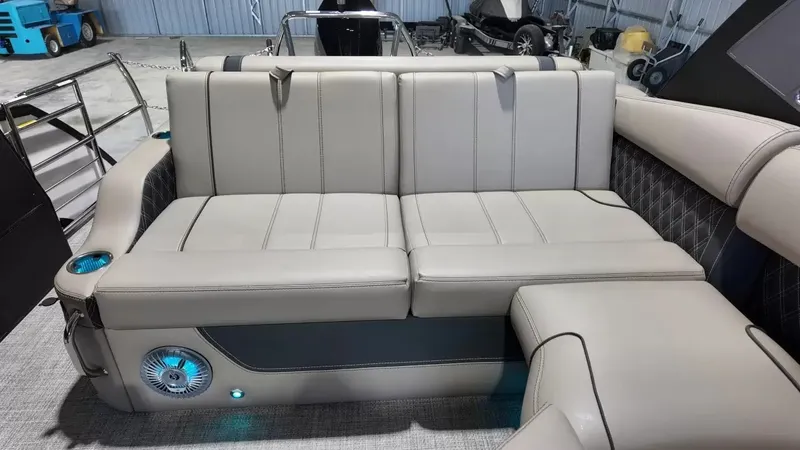Slide: The Image of Barletta Lusso 23UA 2027 - 64