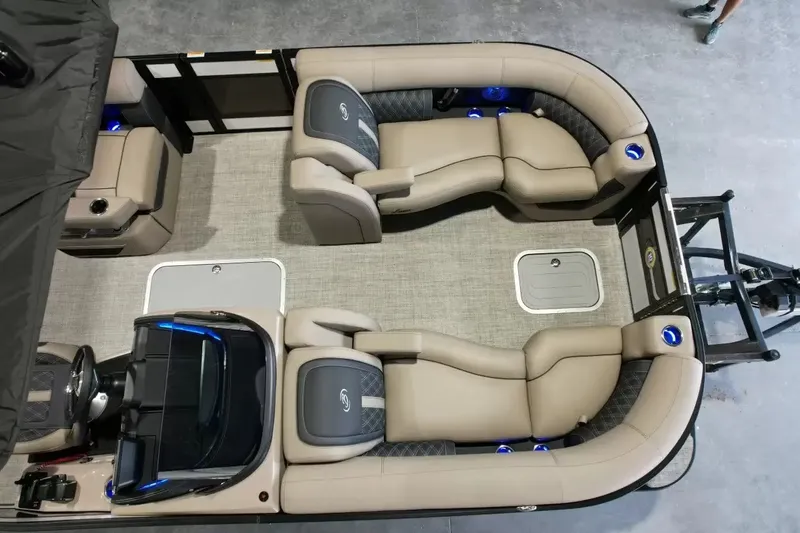 Slide: The Image of Barletta Lusso 23UA 2027 - 25