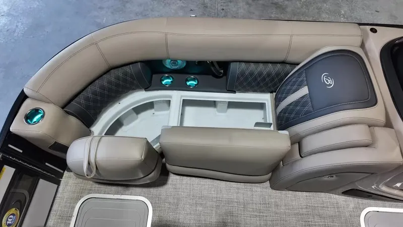Slide: The Image of Barletta Lusso 23UA 2027 - 27