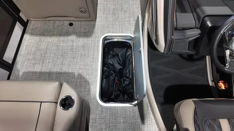 Slide: The Image of Barletta Lusso 23UA 2027 - 49