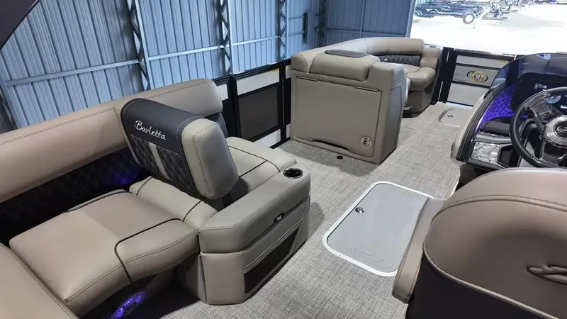 Slide: The Image of Barletta Lusso 23UA 2027 - 52