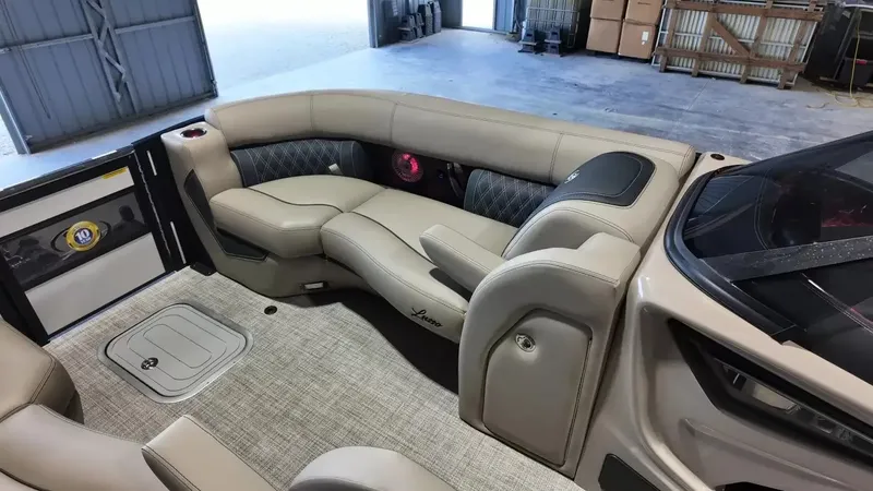 Slide: The Image of Barletta Lusso 23UA 2027 - 26