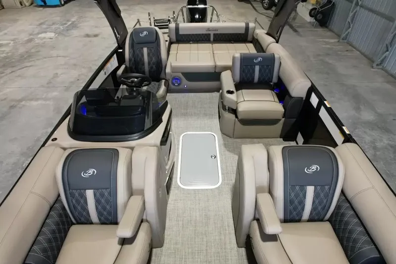 Slide: The Image of Barletta Lusso 23UA 2027 - 36