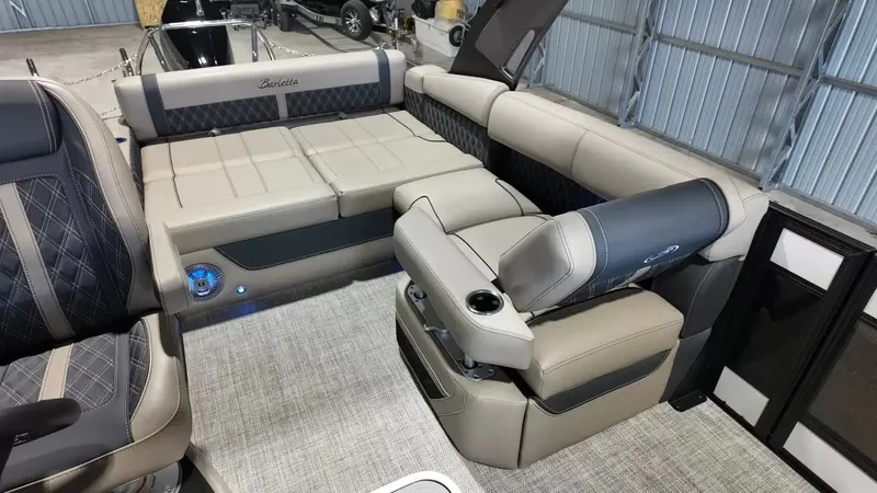 Slide: The Image of Barletta Lusso 23UA 2027 - 57