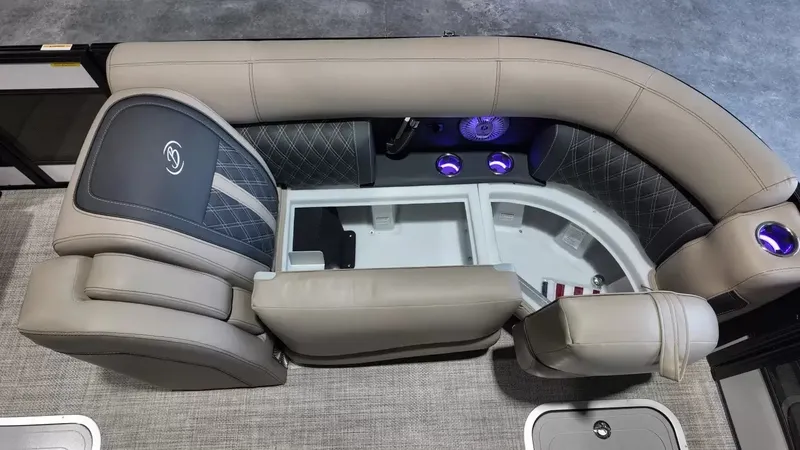 Slide: The Image of Barletta Lusso 23UA 2027 - 24